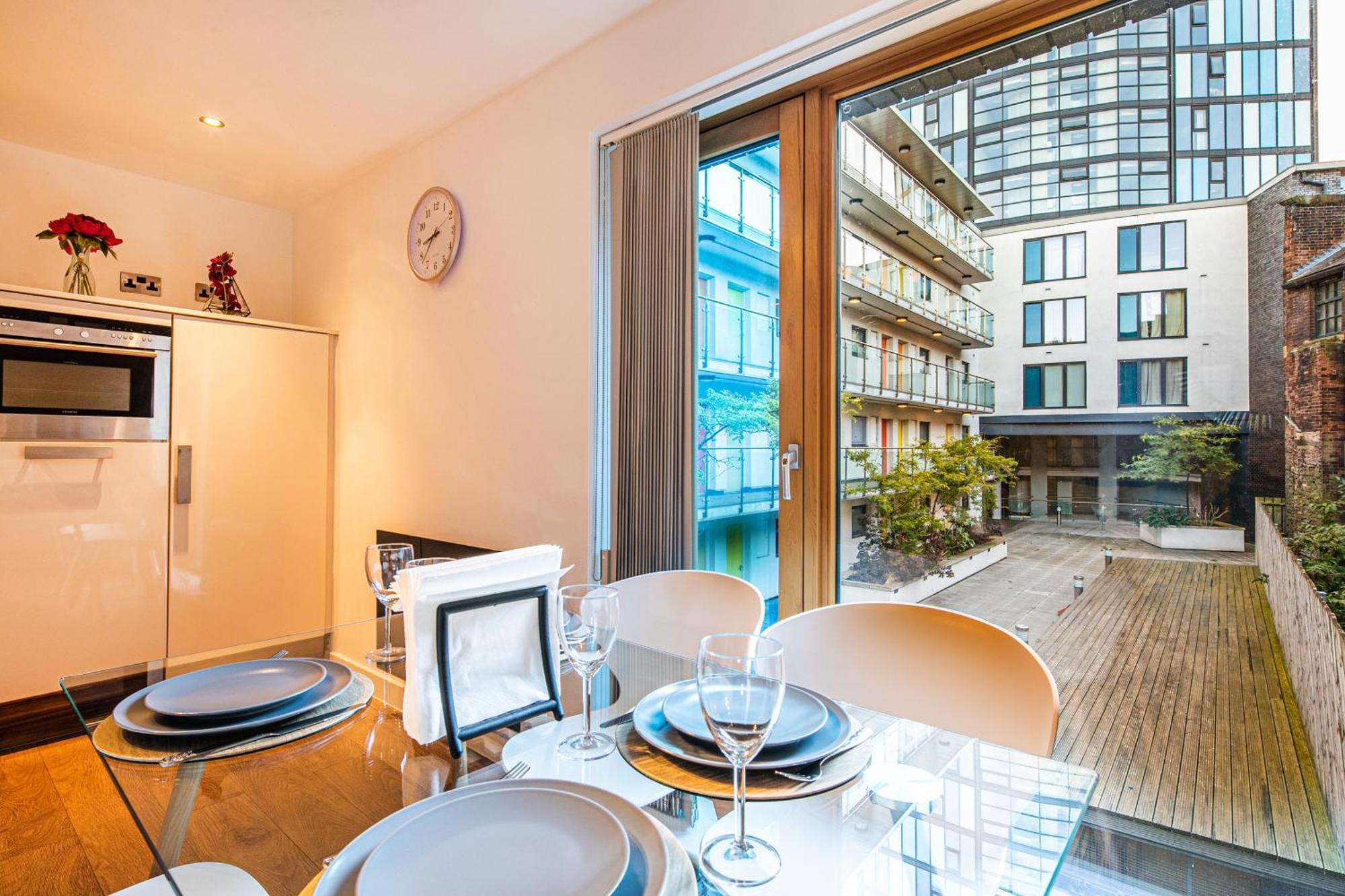 Stylish 2 Bed Apt 18 - City Centre, Free Parking, Espresso Machine & Netflix - Hosted By Stay Host Save Sheffield Kültér fotó