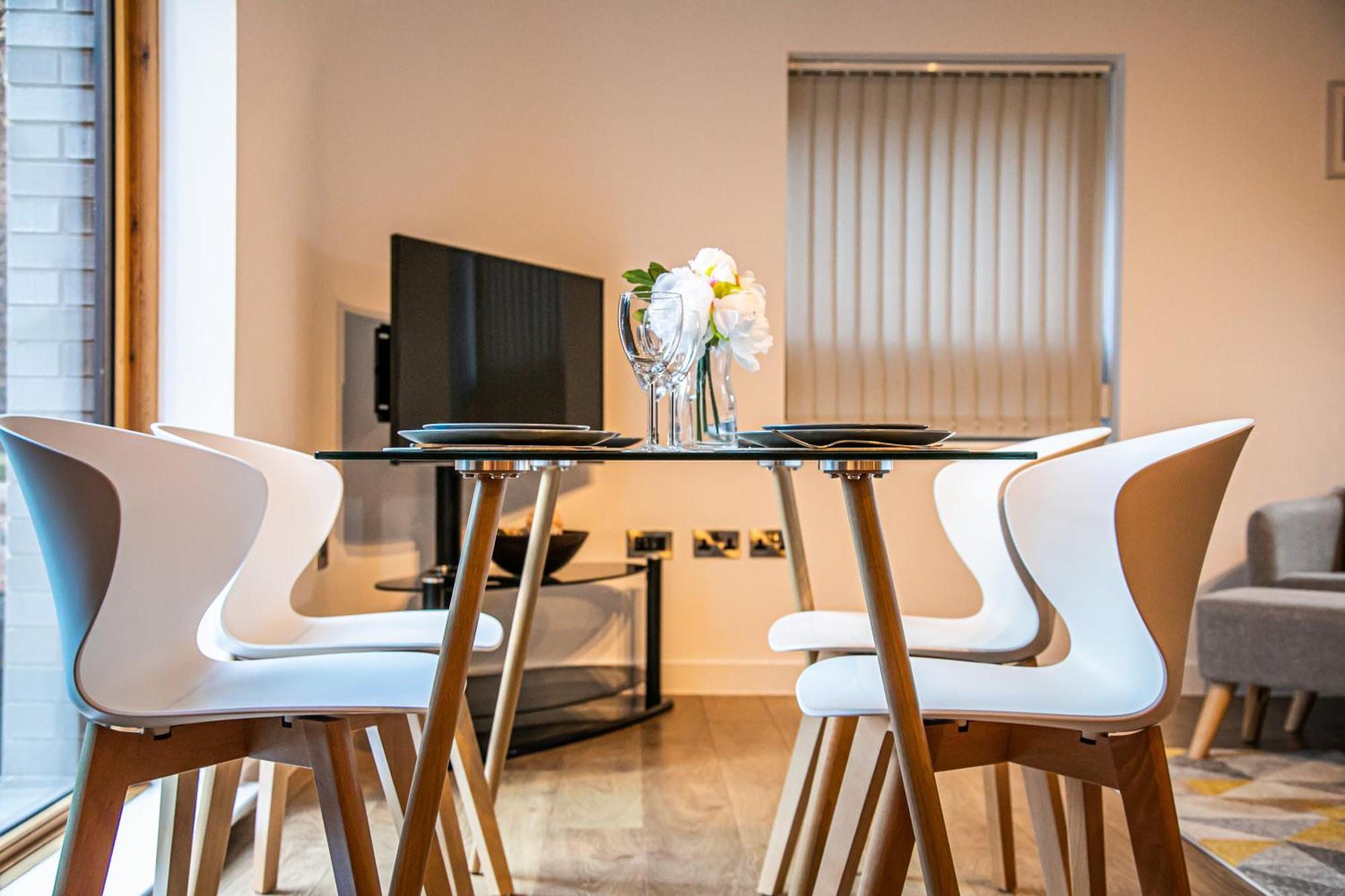Stylish 2 Bed Apt 18 - City Centre, Free Parking, Espresso Machine & Netflix - Hosted By Stay Host Save Sheffield Kültér fotó