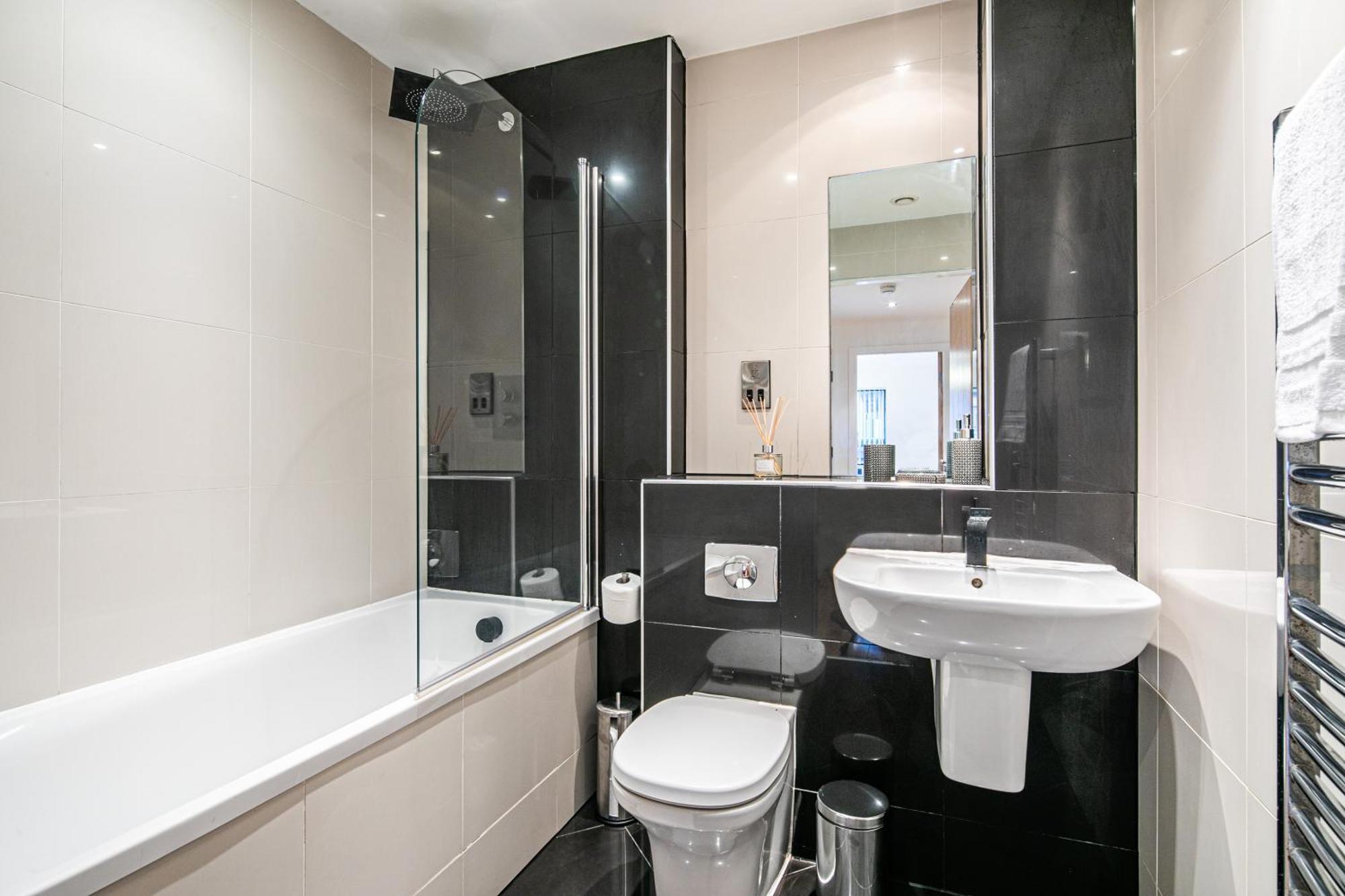 Stylish 2 Bed Apt 18 - City Centre, Free Parking, Espresso Machine & Netflix - Hosted By Stay Host Save Sheffield Kültér fotó