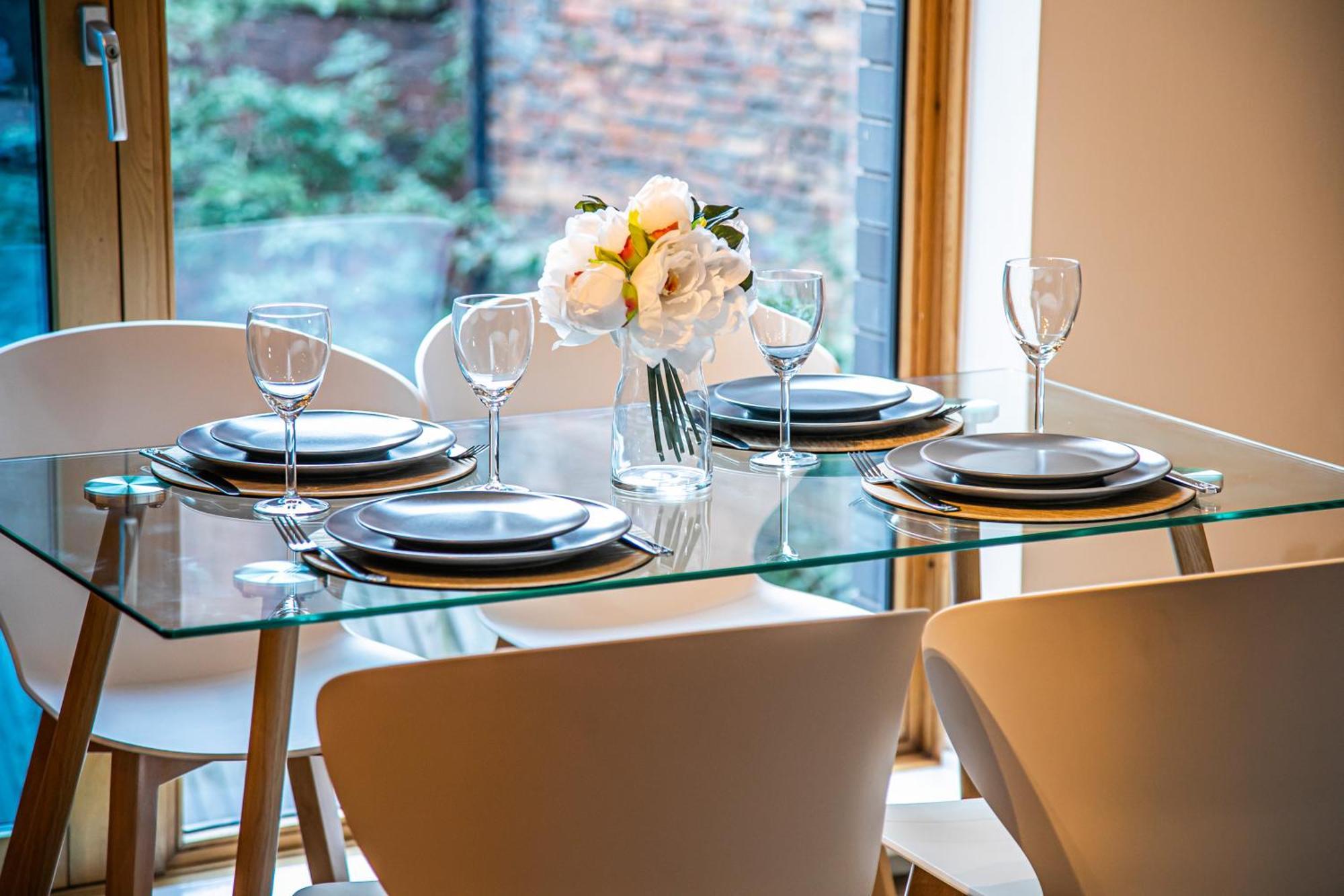Stylish 2 Bed Apt 18 - City Centre, Free Parking, Espresso Machine & Netflix - Hosted By Stay Host Save Sheffield Kültér fotó